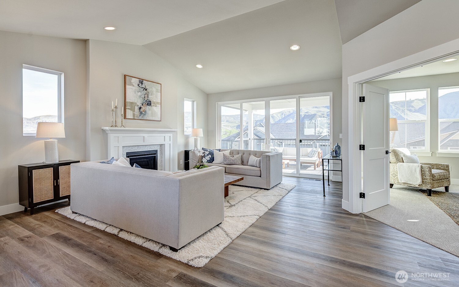 East Wenatchee, Washington 98802, United States, 4 Bedrooms Bedrooms, ,3 BathroomsBathrooms,Residential,Active,222235