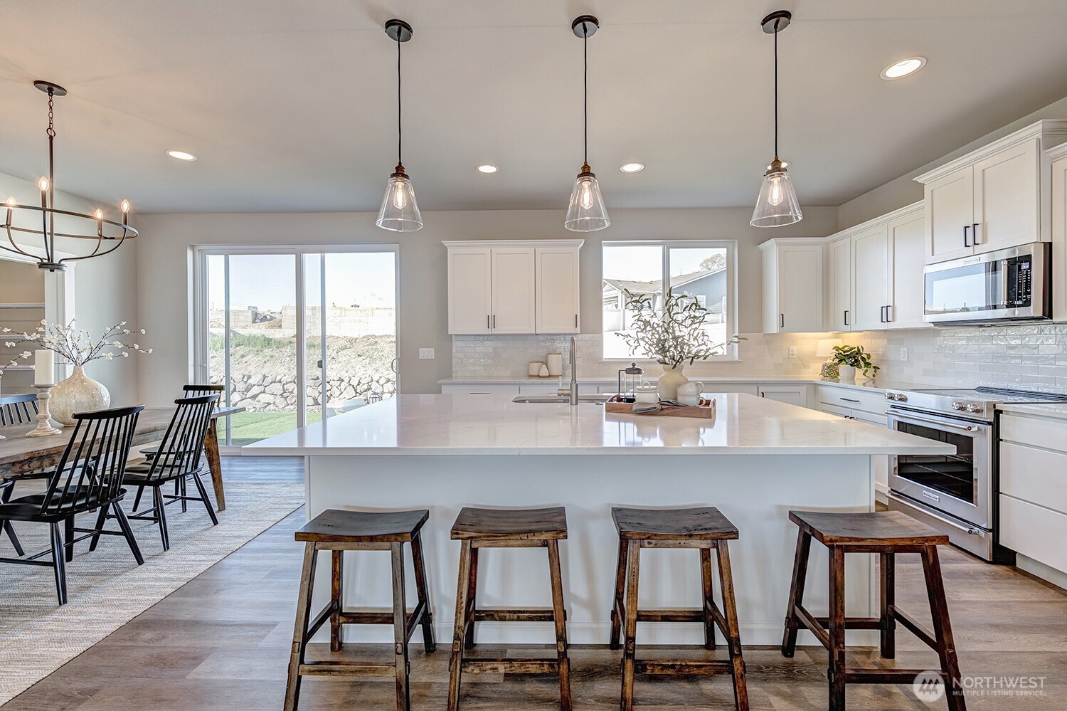 East Wenatchee, Washington 98802, United States, 4 Bedrooms Bedrooms, ,3 BathroomsBathrooms,Residential,Active,222235