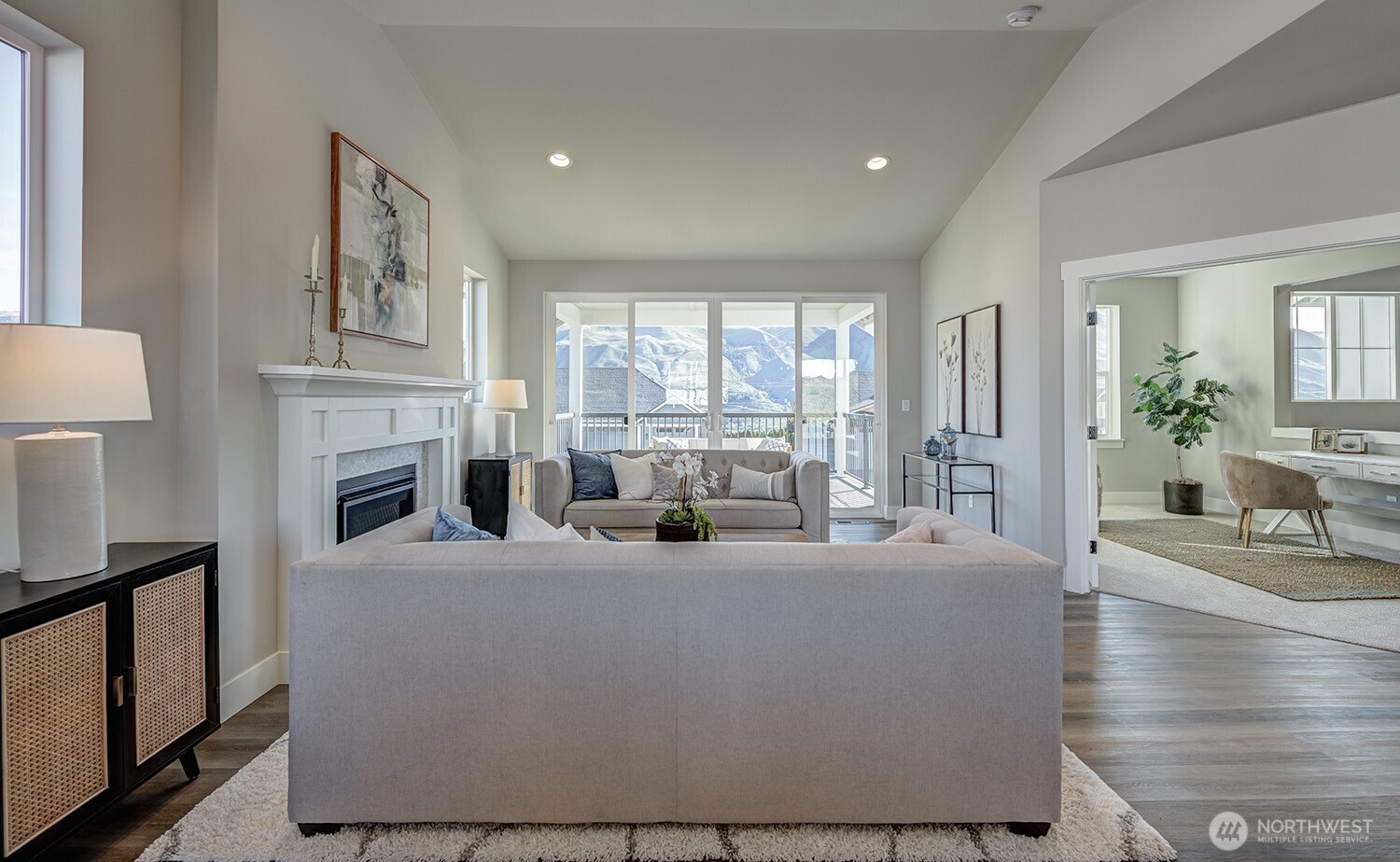 East Wenatchee, Washington 98802, United States, 4 Bedrooms Bedrooms, ,3 BathroomsBathrooms,Residential,Active,222235