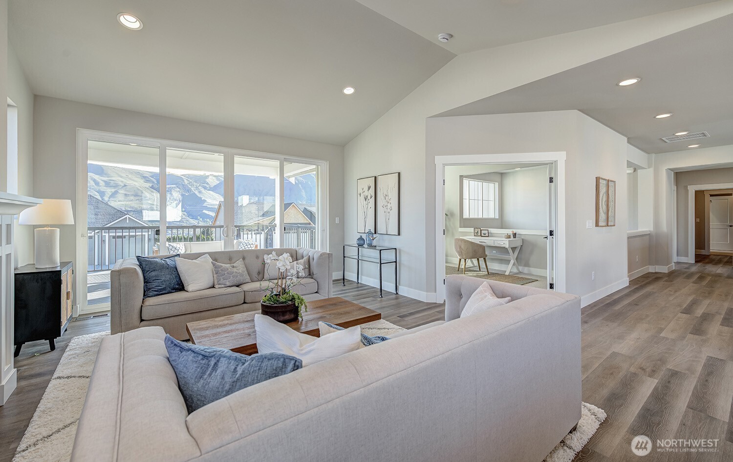 East Wenatchee, Washington 98802, United States, 4 Bedrooms Bedrooms, ,3 BathroomsBathrooms,Residential,Active,222235