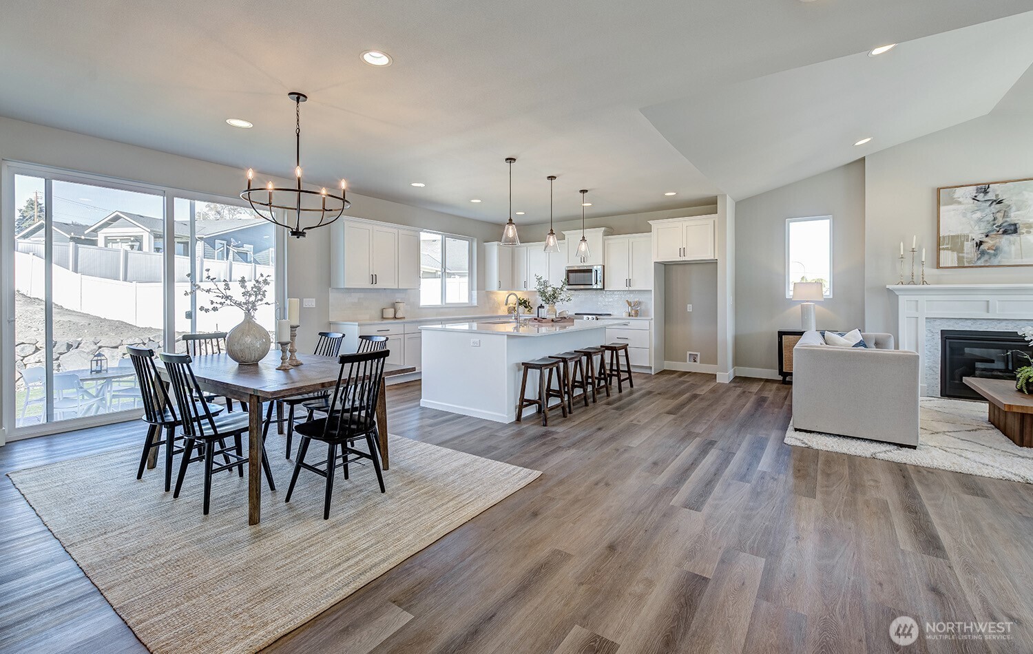 East Wenatchee, Washington 98802, United States, 4 Bedrooms Bedrooms, ,3 BathroomsBathrooms,Residential,Active,222235