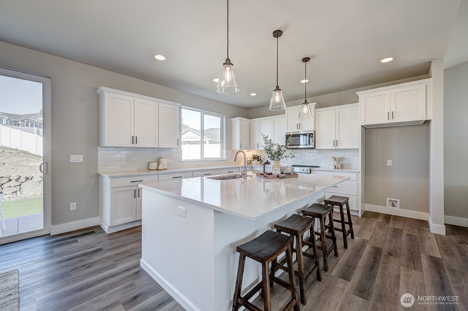 East Wenatchee, Washington 98802, United States, 4 Bedrooms Bedrooms, ,3 BathroomsBathrooms,Residential,Active,222235