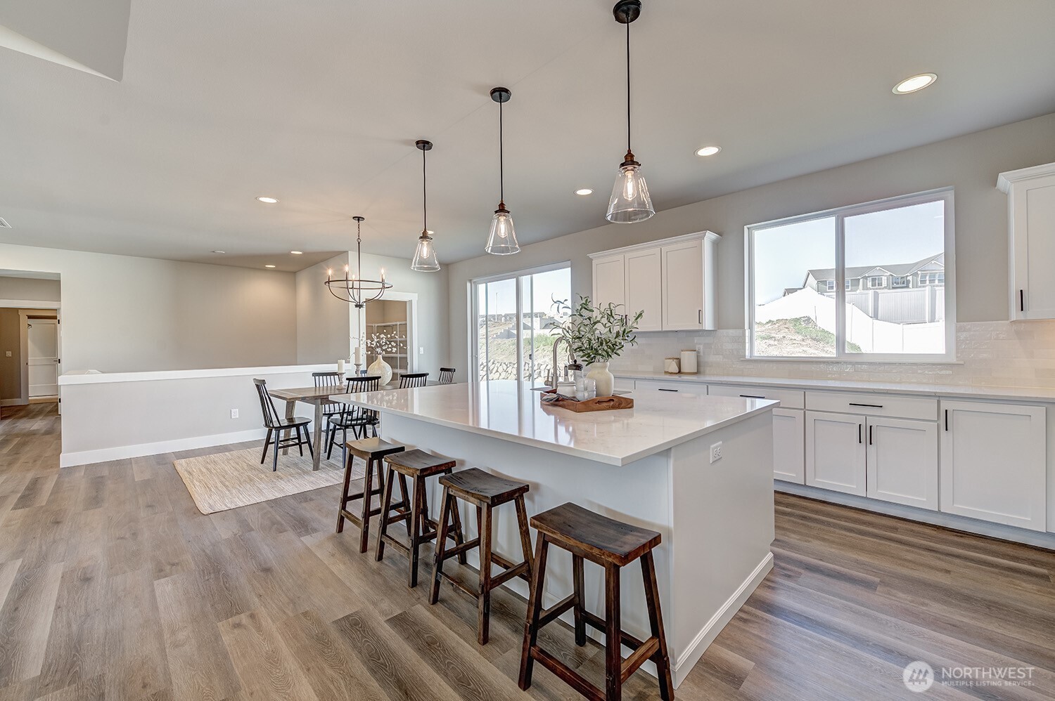 East Wenatchee, Washington 98802, United States, 4 Bedrooms Bedrooms, ,3 BathroomsBathrooms,Residential,Active,222235