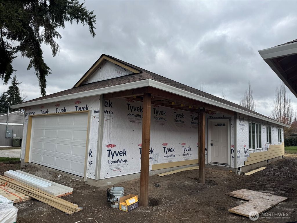 Photo of 206 Douglas Street, Longview, WA 98632 (MLS # 2482916)