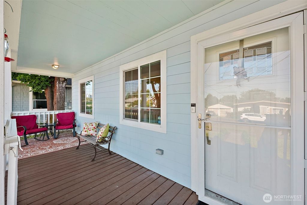 Photo of 6829 S Thompson Avenue, Tacoma, WA 98408 (MLS # 2552575)