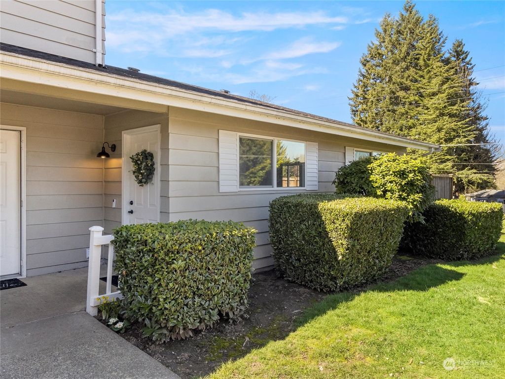 Photo of 12425 SE 272nd Place #D, Kent, WA 98030 (MLS # 2212259)