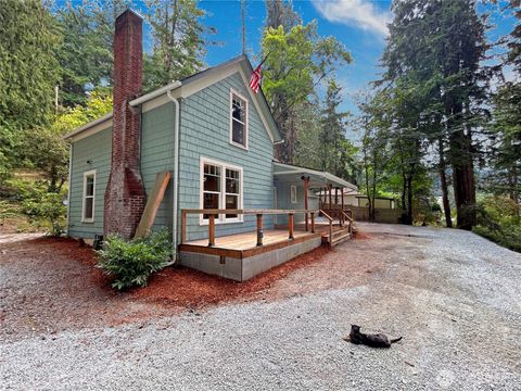 Photo of 1613 S 10th Street, Mount Vernon, WA 98274 (MLS # 2427524)