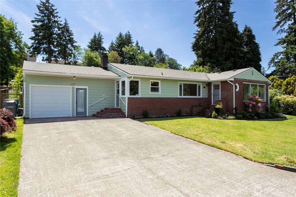 Photo of 1609 NE 72nd Street, Vancouver, WA 98665 (MLS # 2526775)