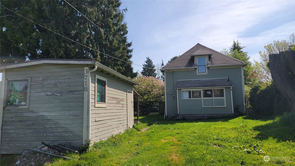 Photo of 3718 Hoyt Avenue, Everett, WA 98201 (MLS # 2064133)