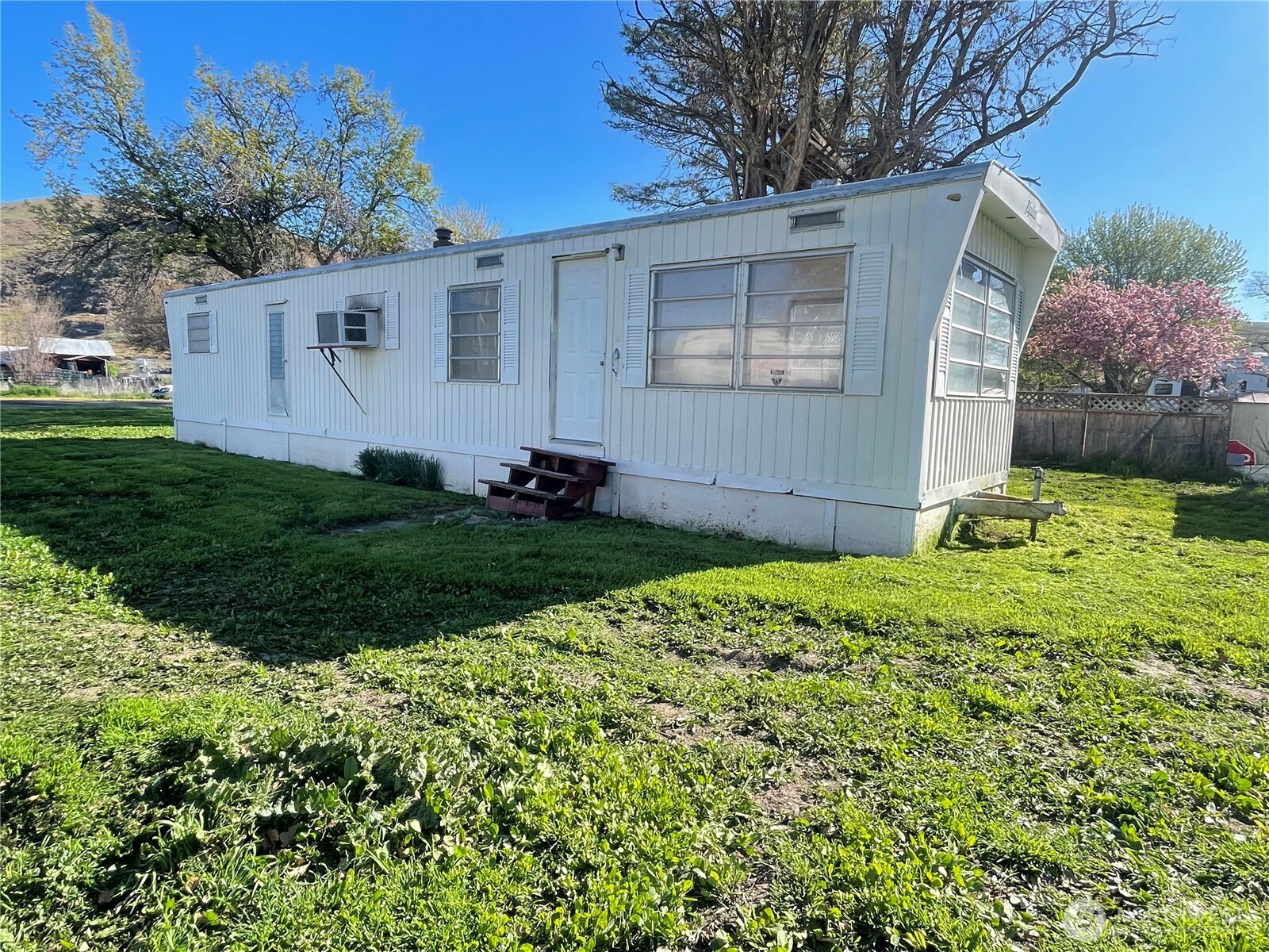 Listing image 1