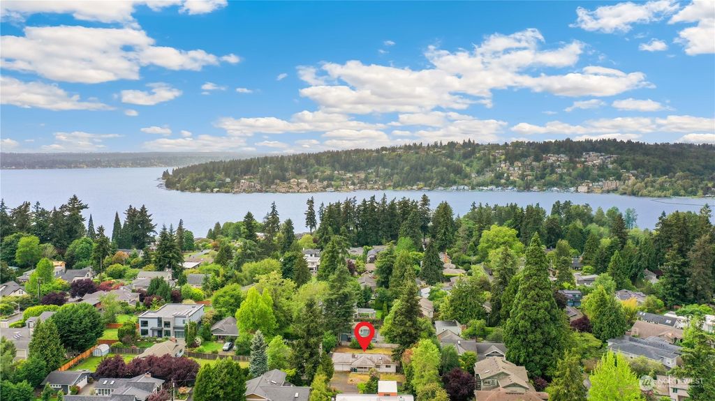 Photo of 719 19th Lane W, Kirkland, WA 98033 (MLS # 2244664)