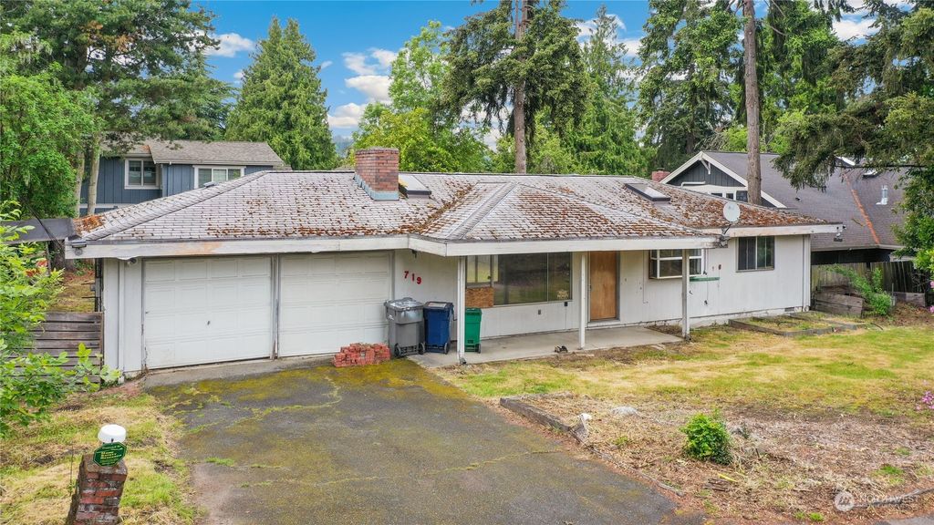 Photo of 719 19th Lane W, Kirkland, WA 98033 (MLS # 2244664)