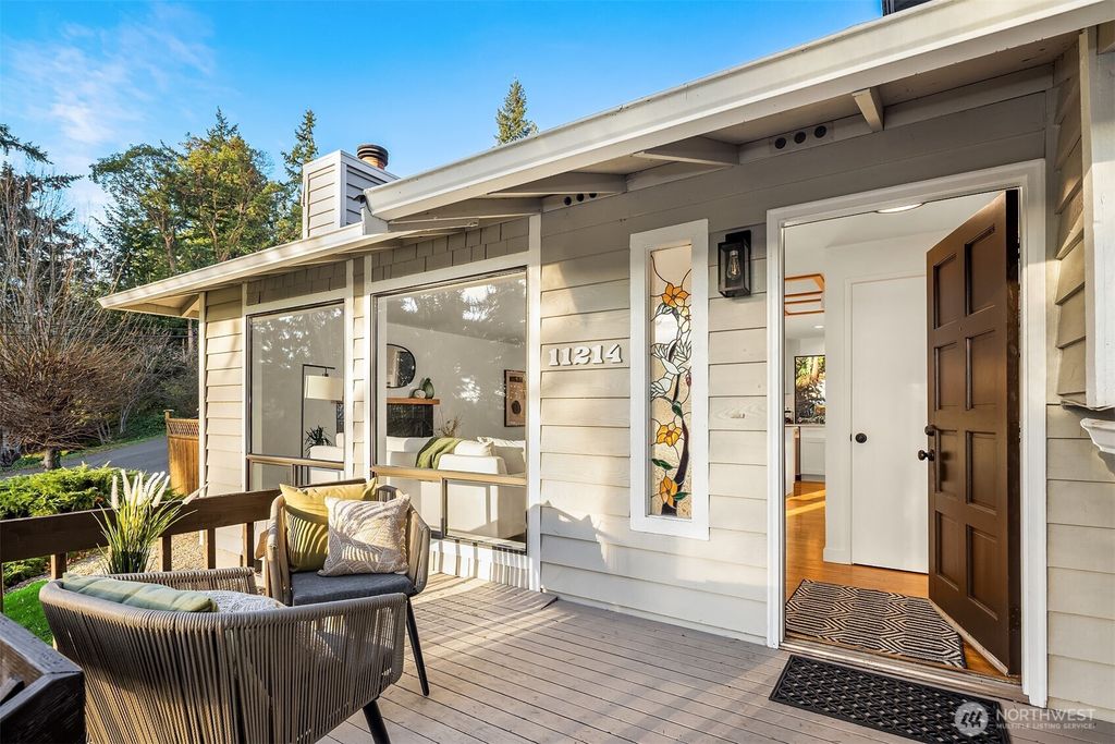 Photo of 11214 80th Avenue NE, Kirkland, WA 98034 (MLS # 2468338)