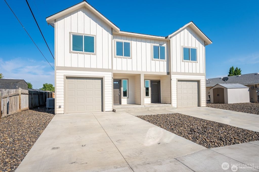 Photo of 1070 S Grand Drive, Moses Lake, WA 98837 (MLS # 2491026)