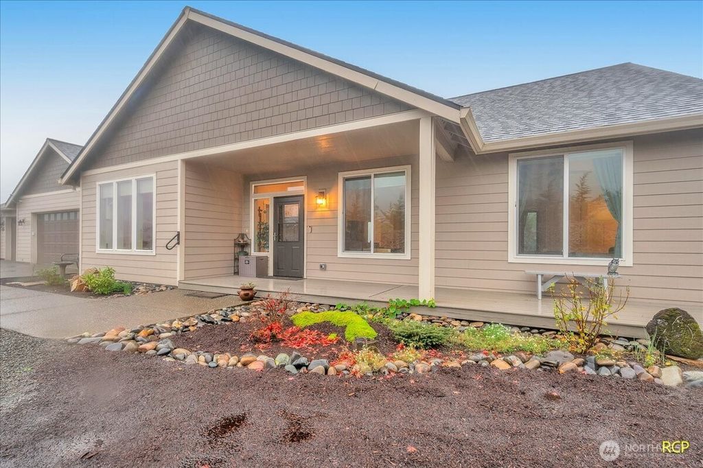 Photo of 350 Powder Hill Drive, Kalama, WA 98626 (MLS # 2460122)