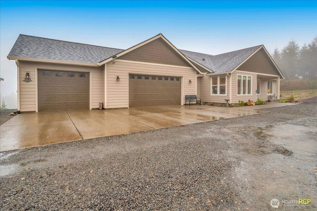 Photo of 350 Powder Hill Drive, Kalama, WA 98626 (MLS # 2460122)