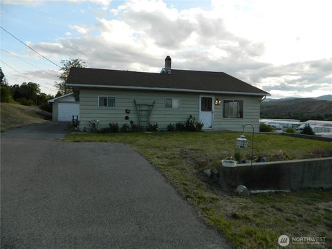 Photo of 110 1st Street E, Tonasket, WA 98855 (MLS # 2526397)