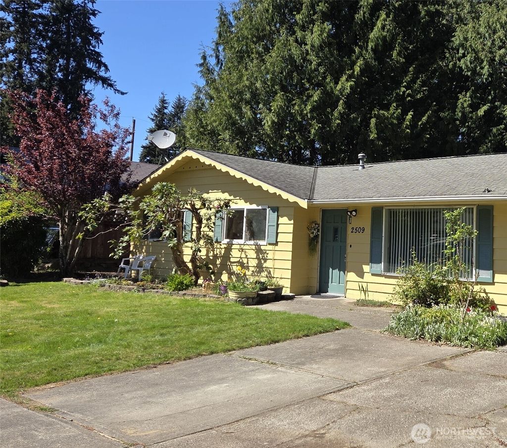 Photo of 2509 73 Street SE, Everett, WA 98203 (MLS # 2515760)