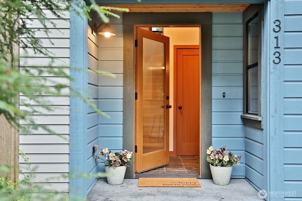 Photo of 313 Edgecliff Drive, Langley, WA 98260 (MLS # 2477100)