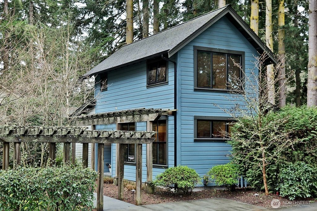 Photo of 313 Edgecliff Drive, Langley, WA 98260 (MLS # 2477100)