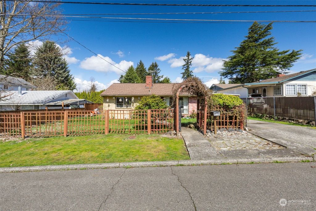 Photo of 3412 NE 9th Street, Renton, WA 98056 (MLS # 2215736)