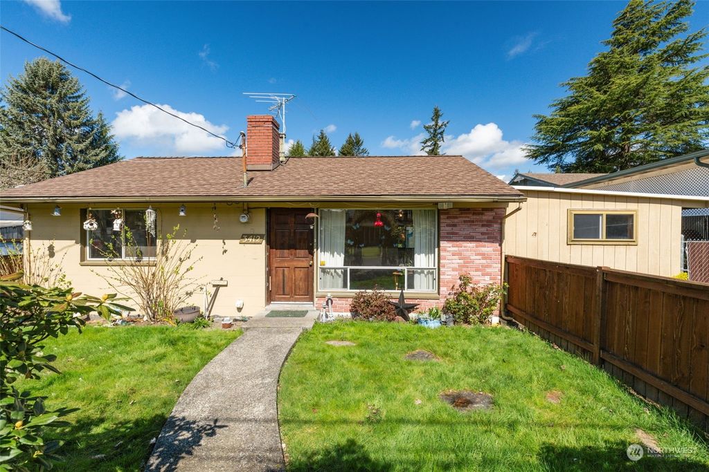 Photo of 3412 NE 9th Street, Renton, WA 98056 (MLS # 2215736)