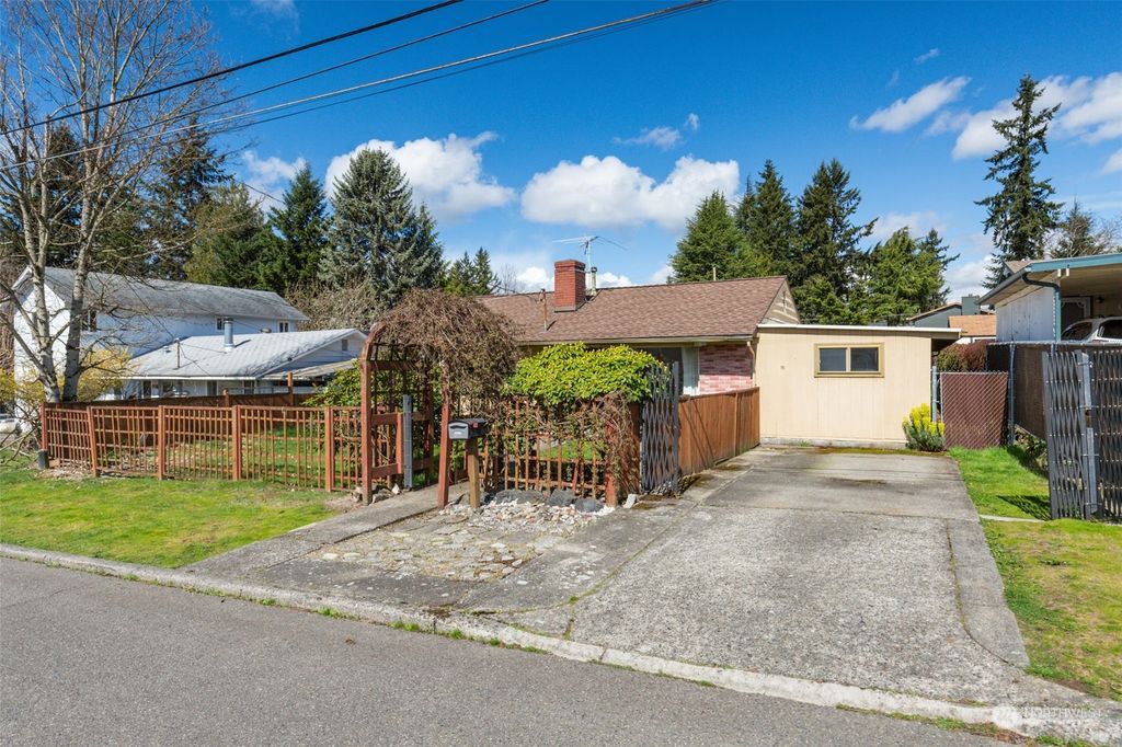 Photo of 3412 NE 9th Street, Renton, WA 98056 (MLS # 2215736)