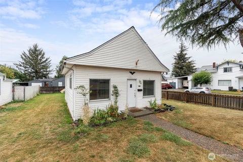 Photo of 119 SW Cascade Avenue, Chehalis, WA 98532 (MLS # 2577807)