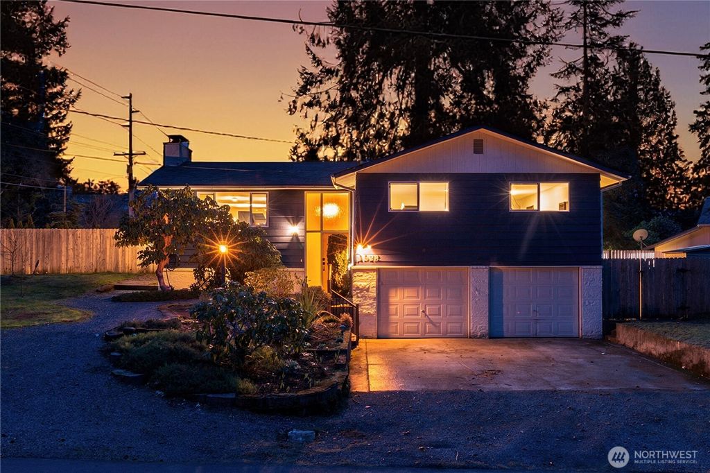 Photo of 1008 Skyridge Street SE, Lacey, WA 98503 (MLS # 2485339)