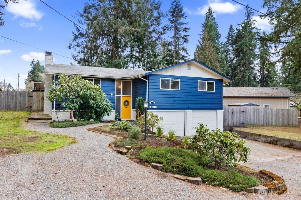 Photo of 1008 Skyridge Street SE, Lacey, WA 98503 (MLS # 2485339)