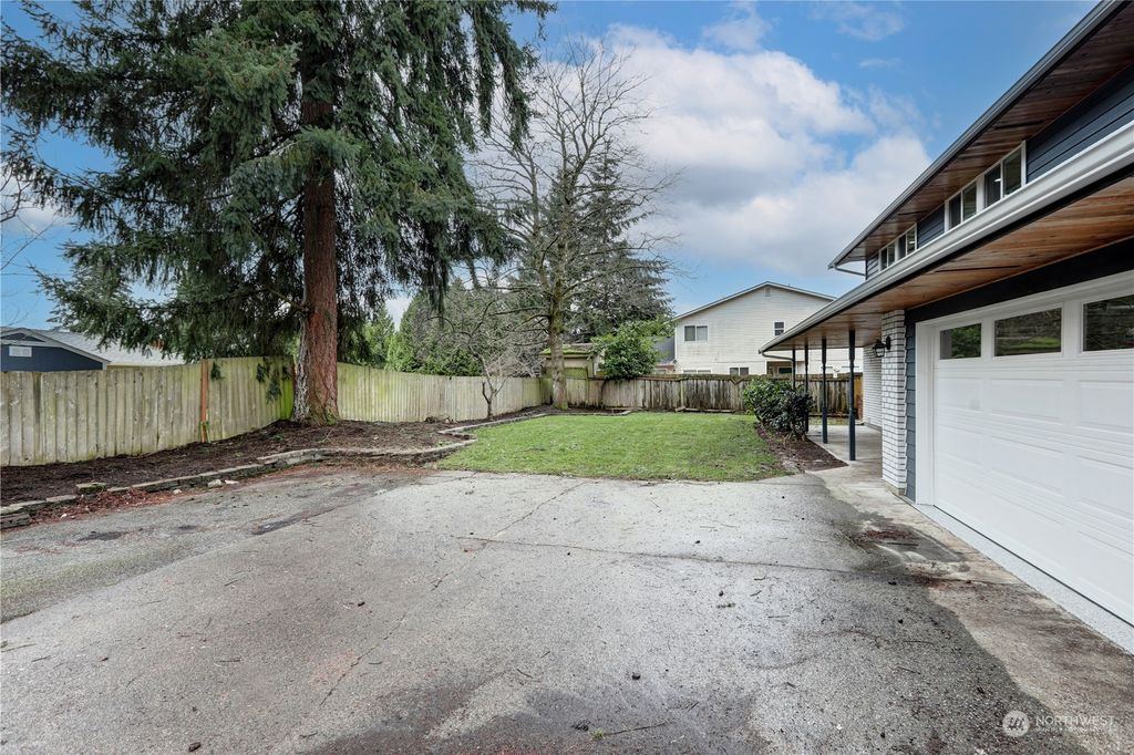 Photo of 10502 21st Avenue SE, Everett, WA 98208 (MLS # 2319893)