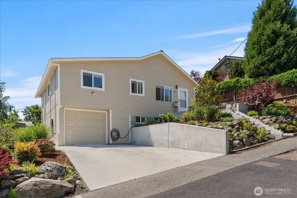 Photo of 1227 S Henderson Street, Seattle, WA 98108 (MLS # 2533379)