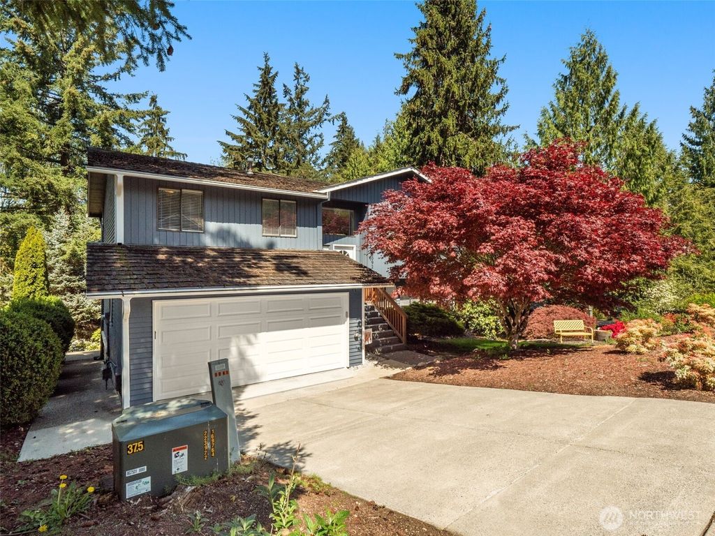 Photo of 20924 NE 44th Street, Sammamish, WA 98074 (MLS # 2362057)