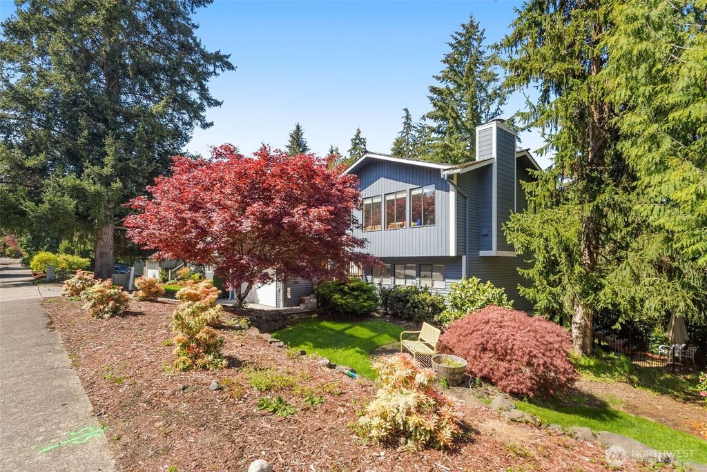 Photo of 20924 NE 44th Street, Sammamish, WA 98074 (MLS # 2362057)