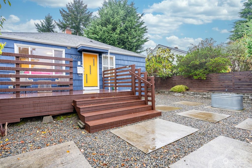 Photo of 7927 27th Avenue SW, Seattle, WA 98126 (MLS # 1999769)