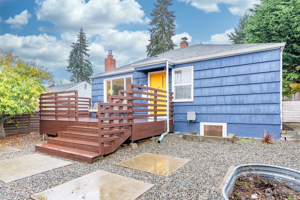 Photo of 7927 27th Avenue SW, Seattle, WA 98126 (MLS # 1999769)