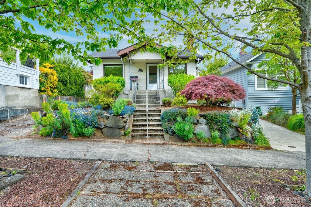 Photo of 414 W Smith Street, Seattle, WA 98119 (MLS # 2370311)