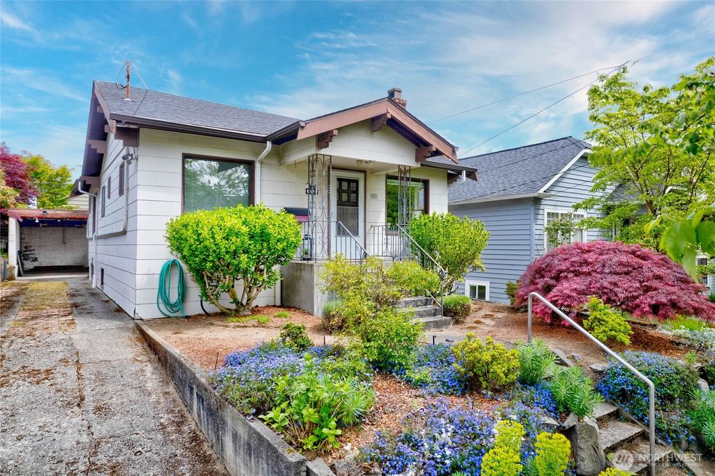 Photo of 414 W Smith Street, Seattle, WA 98119 (MLS # 2370311)