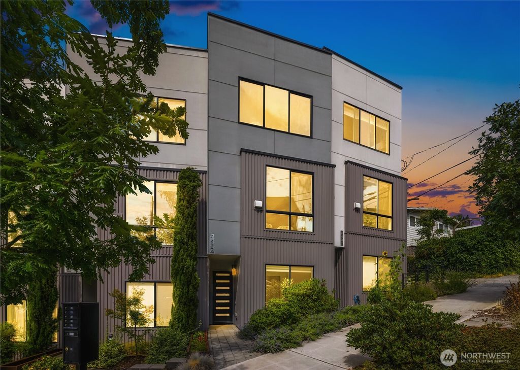 Photo of 7439 Latona Avenue NE, Seattle, WA 98115 (MLS # 2473154)