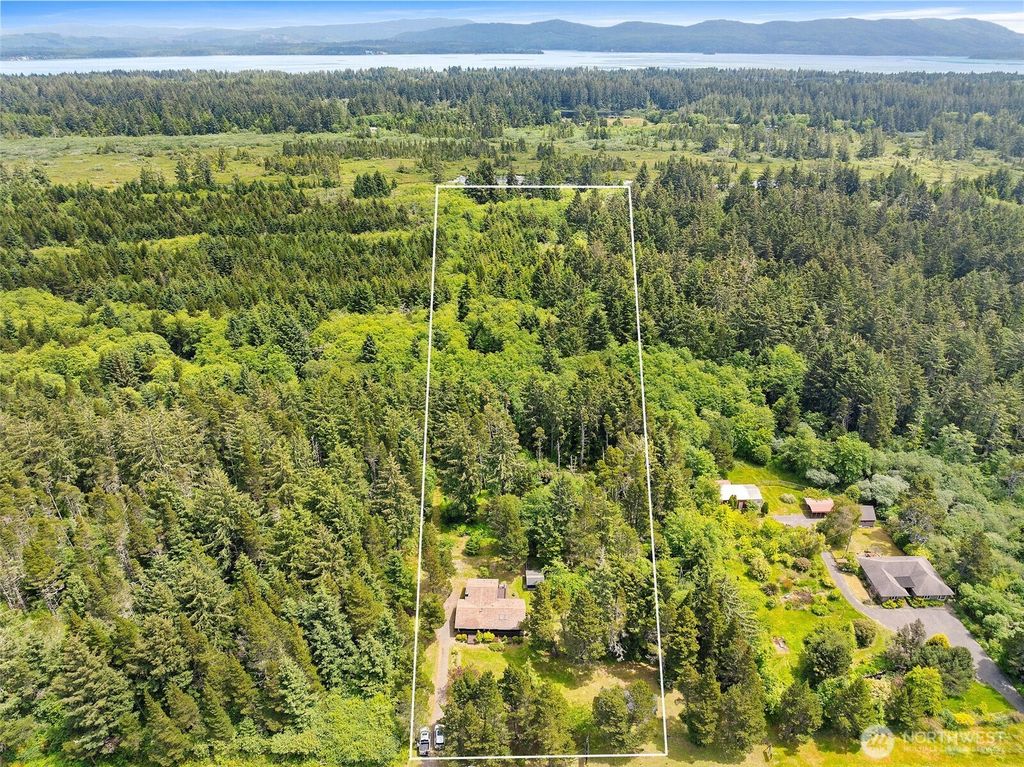 Photo of 15308 Pacific Way, Long Beach, WA 98631 (MLS # 2488459)