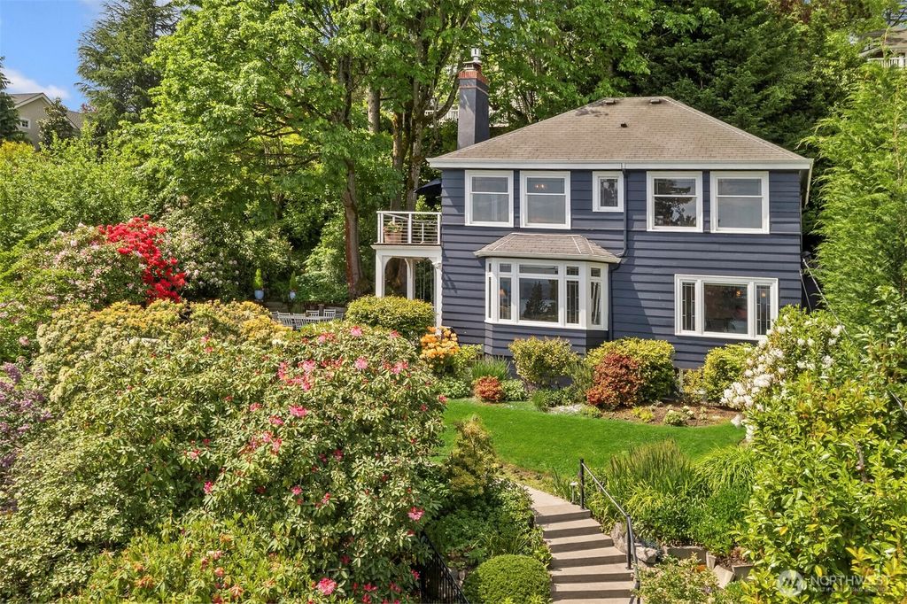 Photo of 1639 37th Avenue, Seattle, WA 98122 (MLS # 2372398)