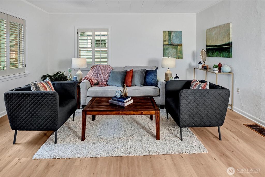 Photo of 5217 38th Avenue NE, Seattle, WA 98105 (MLS # 2351287)