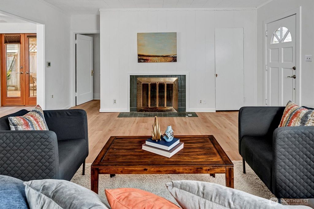 Photo of 5217 38th Avenue NE, Seattle, WA 98105 (MLS # 2351287)