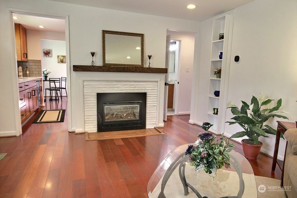 Photo of 9621 27th Avenue NE, Seattle, WA 98115 (MLS # 2207250)