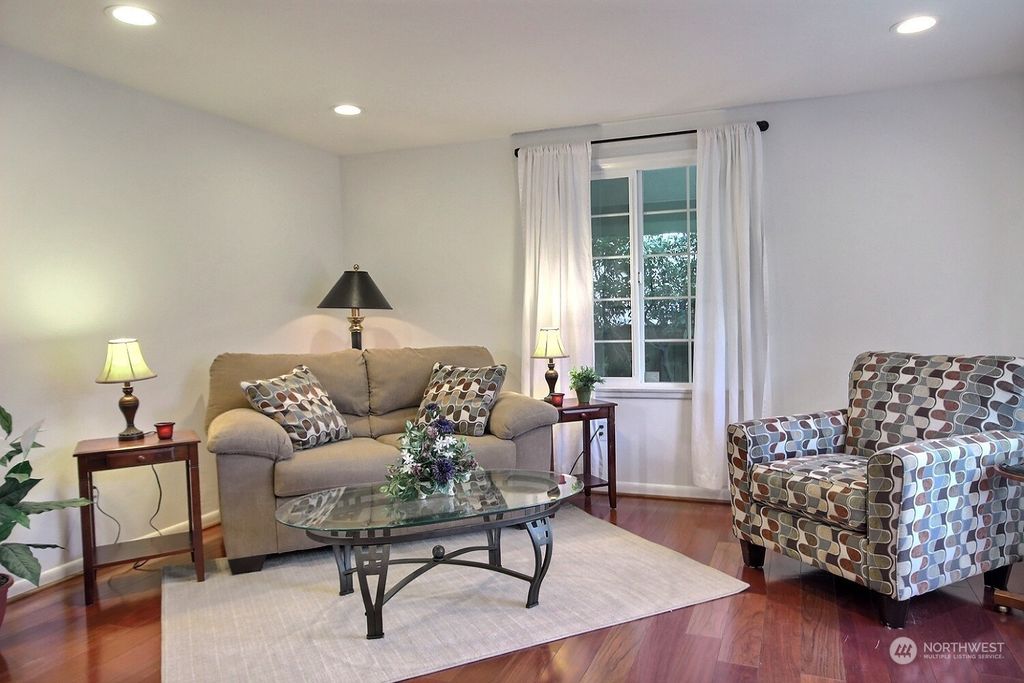 Photo of 9621 27th Avenue NE, Seattle, WA 98115 (MLS # 2207250)