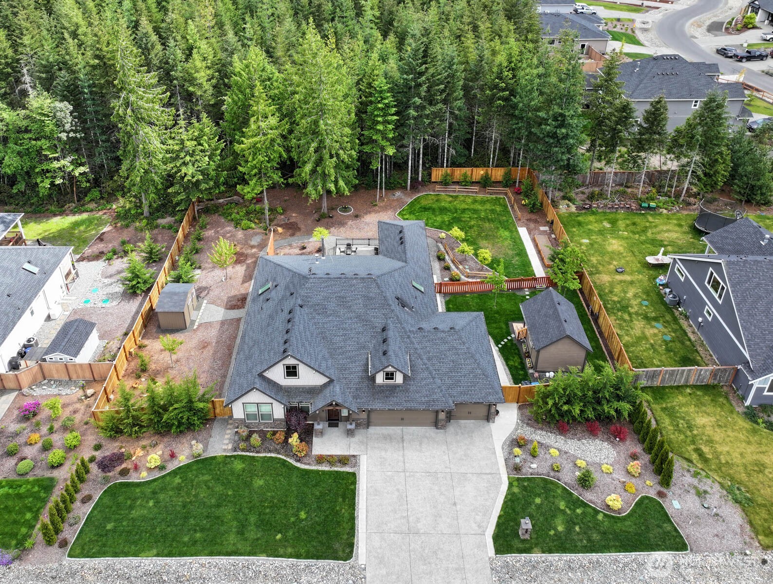 5589 NW Muddy Paws Court