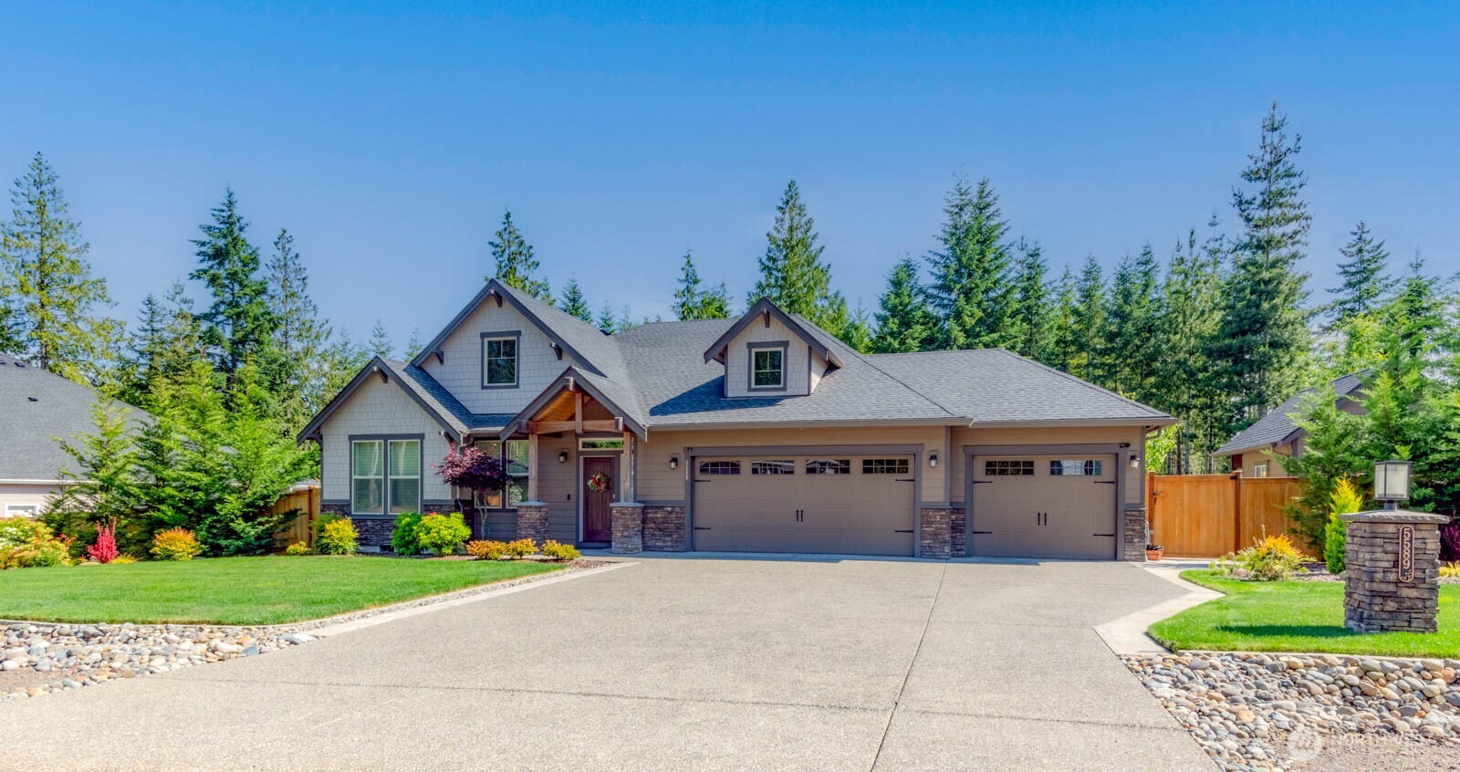 5589 NW Muddy Paws Court