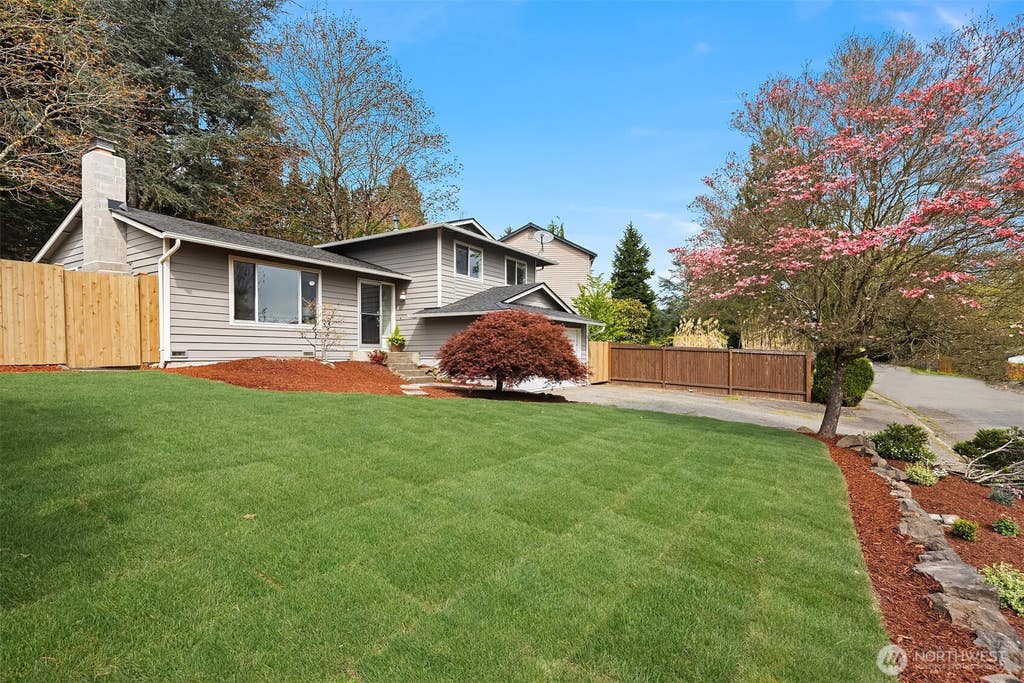 Photo of 14011 98th Avenue NE, Kirkland, WA 98034 (MLS # 2541296)