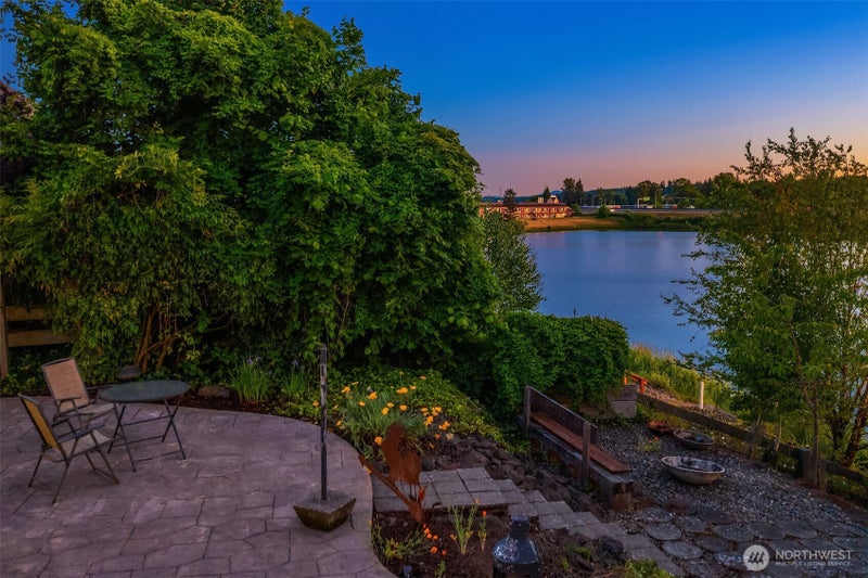 405 Lakeshore Drive