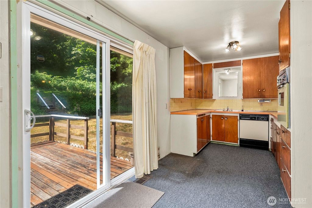 Photo of 28511 SE Preston Way, Issaquah, WA 98027 (MLS # 2412548)